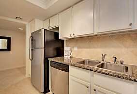 Americana Gardens 118    *30 Day Minimum 2 Bedroom Condo by RedAwning