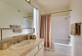 Americana Gardens 118    *30 Day Minimum 2 Bedroom Condo by RedAwning