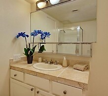 Americana Gardens 118    *30 Day Minimum 2 Bedroom Condo by RedAwning