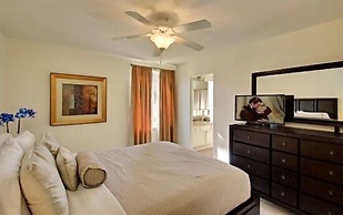 Americana Gardens 118    *30 Day Minimum 2 Bedroom Condo by RedAwning