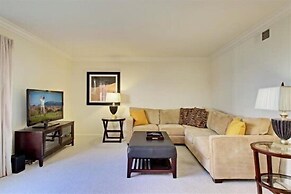 Americana Gardens 118    *30 Day Minimum 2 Bedroom Condo by RedAwning