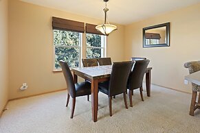 Quiet River   *30 Day Minimum 4 Bedroom Townhouse by RedAwning