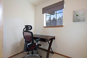 Quiet River   *30 Day Minimum 4 Bedroom Townhouse by RedAwning