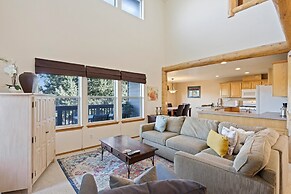 Quiet River   *30 Day Minimum 4 Bedroom Townhouse by RedAwning