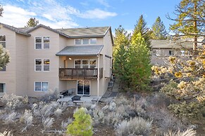 Quiet River   *30 Day Minimum 4 Bedroom Townhouse by RedAwning