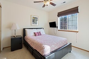 Quiet River   *30 Day Minimum 4 Bedroom Townhouse by RedAwning