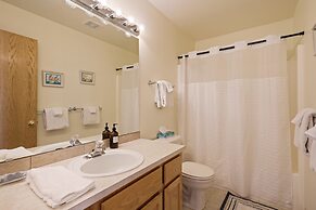 Quiet River   *30 Day Minimum 4 Bedroom Townhouse by RedAwning