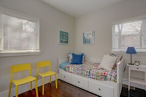 Surfsup!   *30 Day Minimum 3 Bedroom Home by RedAwning