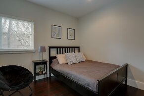 Surfsup!   *30 Day Minimum 3 Bedroom Home by RedAwning