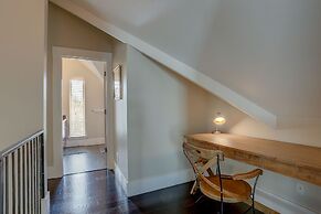 Surfsup!   *30 Day Minimum 3 Bedroom Home by RedAwning