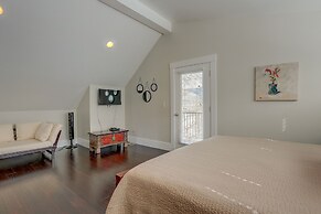 Surfsup!   *30 Day Minimum 3 Bedroom Home by RedAwning