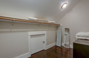 Surfsup!   *30 Day Minimum 3 Bedroom Home by RedAwning