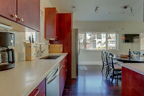 Surfsup!   *30 Day Minimum 3 Bedroom Home by RedAwning