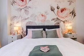 APT Prague Ch. Bridge by Michal&Friends