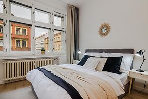 APT Prague Ch. Bridge by Michal&Friends