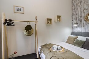 APT Prague Ch. Bridge by Michal&Friends