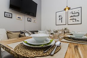 APT Prague Ch. Bridge by Michal&Friends