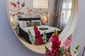 APT Prague Ch. Bridge by Michal&Friends