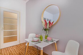 APT Prague Ch. Bridge by Michal&Friends