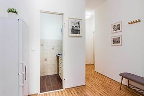 APT Prague Ch. Bridge by Michal&Friends