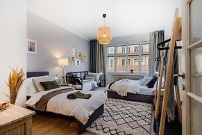 APT Prague Ch. Bridge by Michal&Friends