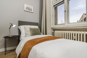 APT Prague Ch. Bridge by Michal&Friends