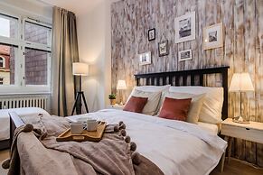 APT Prague Ch. Bridge by Michal&Friends