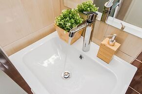 APT Prague Ch. Bridge by Michal&Friends