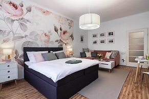 APT Prague Ch. Bridge by Michal&Friends