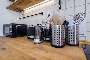 APT Prague Ch. Bridge by Michal&Friends