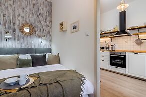 APT Prague Ch. Bridge by Michal&Friends