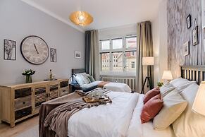 APT Prague Ch. Bridge by Michal&Friends