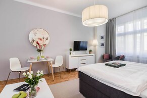 APT Prague Ch. Bridge by Michal&Friends