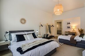 APT Prague Ch. Bridge by Michal&Friends