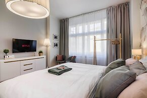 APT Prague Ch. Bridge by Michal&Friends