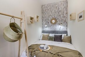 APT Prague Ch. Bridge by Michal&Friends