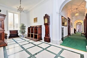 Prestigious Apartment Via Veneto