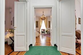 Prestigious Apartment Via Veneto