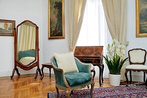 Prestigious Apartment Via Veneto