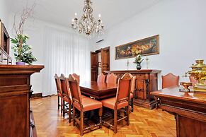 Prestigious Apartment Via Veneto