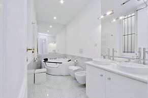 Prestigious Apartment Via Veneto