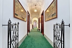 Prestigious Apartment Via Veneto