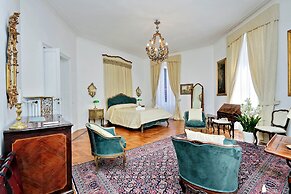 Prestigious Apartment Via Veneto