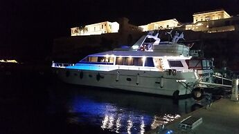 Riti Yacht