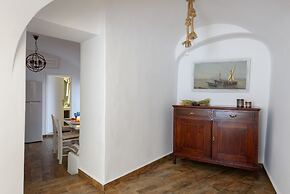 For All Seasons Mansion