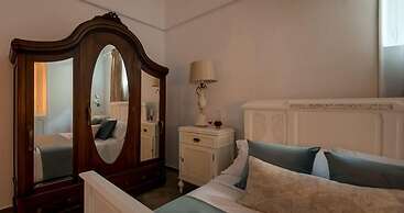 For All Seasons Mansion