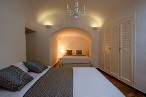 For All Seasons Mansion