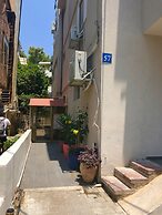 1 BR with Patio in City Center by FeelHome