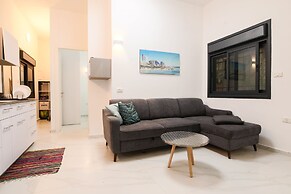 1 BR with Patio in City Center by FeelHome