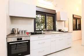 1 BR with Patio in City Center by FeelHome